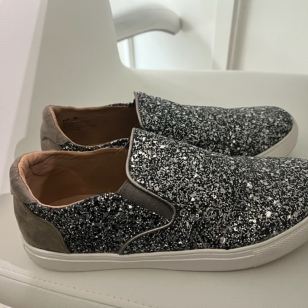 Steve Madden sneaker, size 9